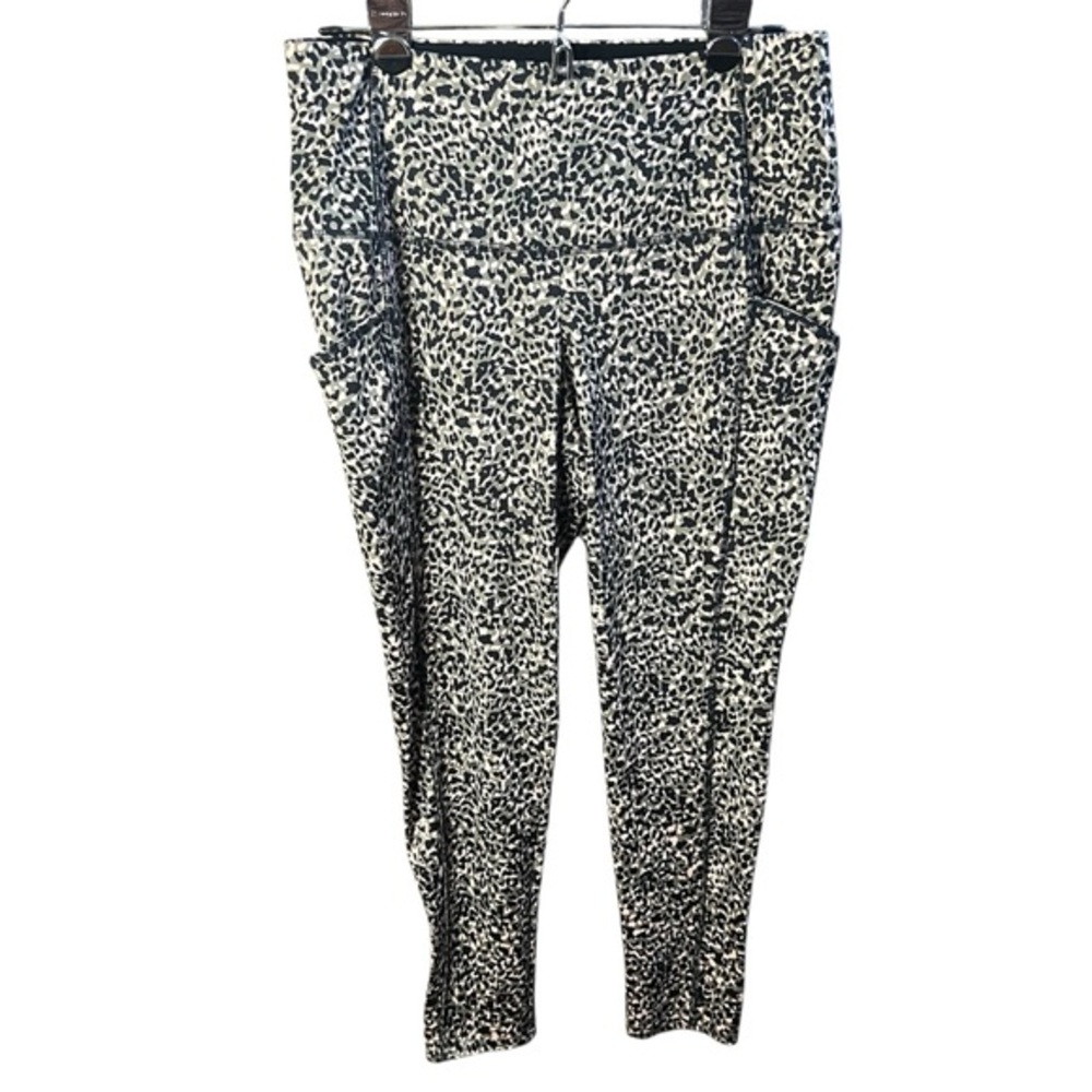 Chicos Zenergy So Slimming Pocket Leggings Womens Size 1P (S/6) Animal Print